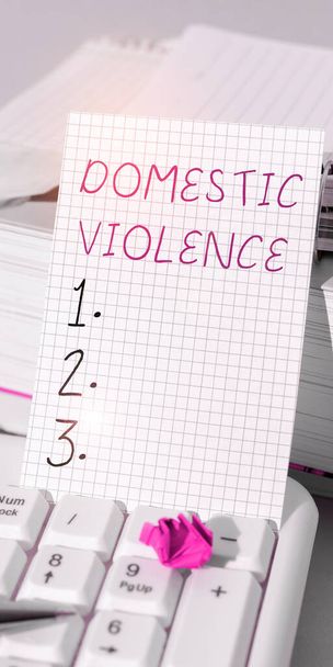 Exibição conceitual Violência doméstica, conceito de negócio comportamento violento ou abusivo dirigido por um membro da família ou do agregado familiar - Foto, Imagem