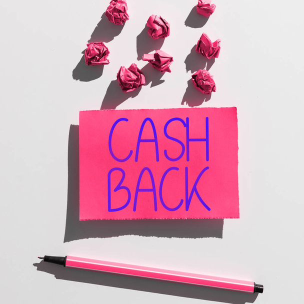 Λεζάντα κειμένου που παρουσιάζει Cash Back, Λέξη για κίνητρο που προσφέρονται στους αγοραστές συγκεκριμένο προϊόν με το οποίο λαμβάνουν μετρητά - Φωτογραφία, εικόνα