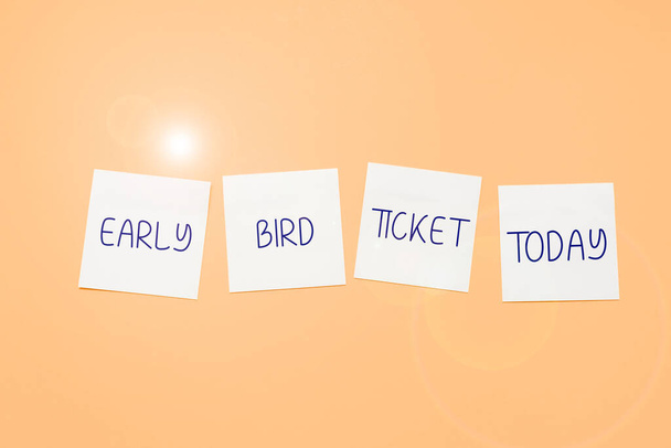 Handschrift Early Bird Ticket, Concept betekent het kopen van een ticket voordat het uit te koop in de reguliere prijs - Foto, afbeelding
