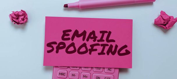 Subtítulos Conceptual Email Spoofing, Word para asegurar el acceso y el contenido de una cuenta de correo electrónico o servicio - Foto, imagen