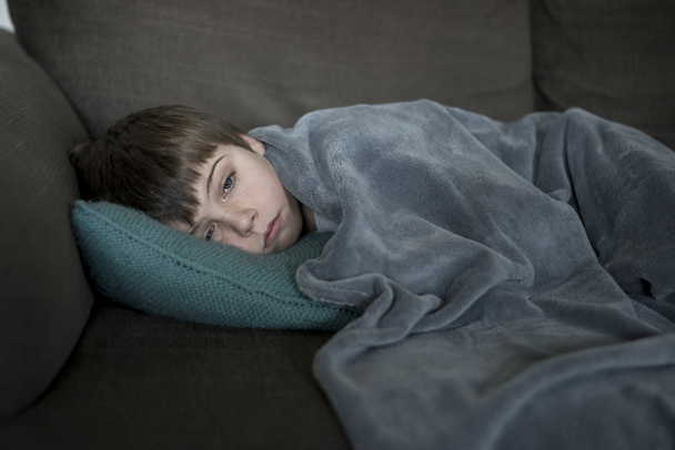 Junge mit Grippe - Foto, Bild
