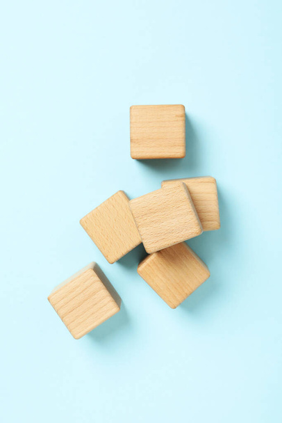 Порожні дерев'яні кубики для різних понять, вид зверху
 - Фото, зображення