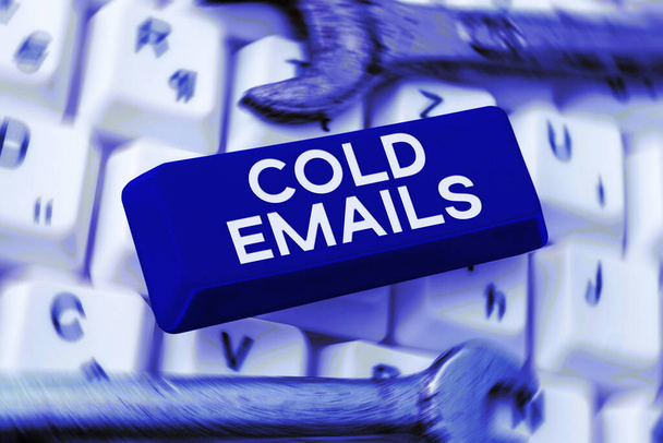 Концептуальный дисплей Холодные электронные письма, Интернет Концепция нежелательной электронной почты, отправленной получателю без предварительного контакта - Фото, изображение