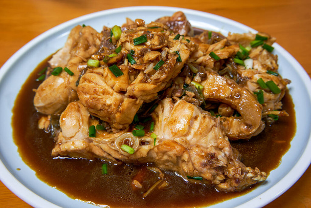 Un delizioso piatto cinese, pepite di pesce brasato - Foto, immagini