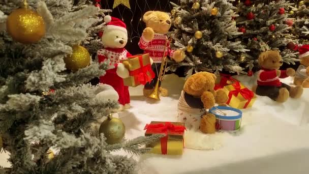 Babbo Natale porta regali di Natale sorpresa per i bambini orsacchiotti - Filmati, video