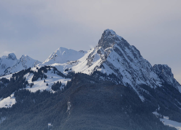 Mount Le Rubli ve Videmanette kayak alanı. - Fotoğraf, Görsel
