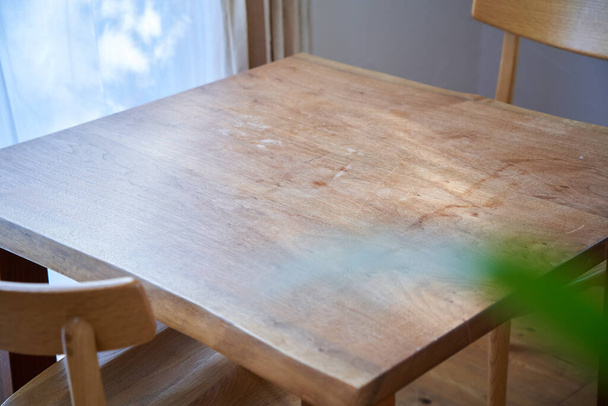 обідній стіл на сонці
                                - Фото, зображення