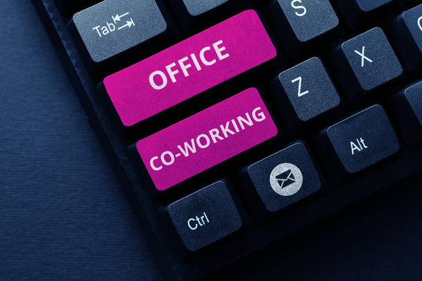 Kézírás szöveg Office Co Working, Conceptual photo Közös munkahelyet biztosító üzleti szolgáltatások - Fotó, kép