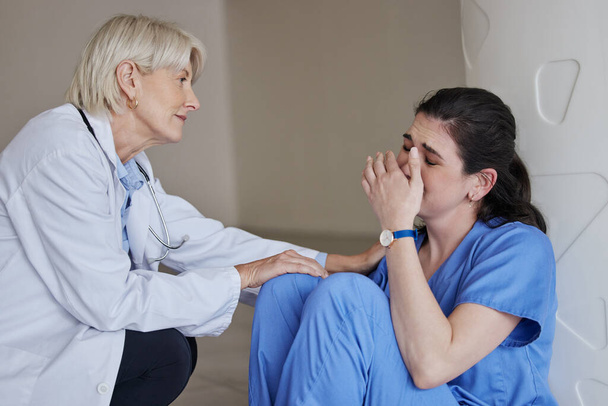 Release the sadness. a mature female doctor consoling a coworker at work - Foto, Imagem