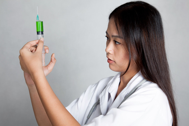 Young Asian female doctor check syringe - Foto, Imagem