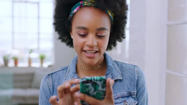 Black woman, thinking and smartphone for social media, connection and communication. Young female, Jamaican girl and phone to search internet, online reading and texting with idea, website and relax - Video, Çekim