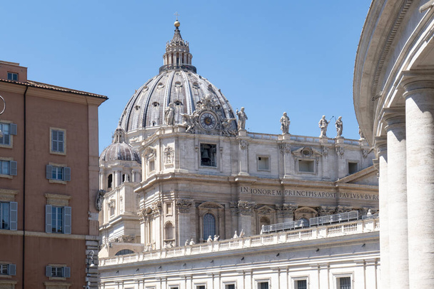 Pietarinkirkon kupolin ulkopuoli Vatikaanissa, Roomassa - Valokuva, kuva