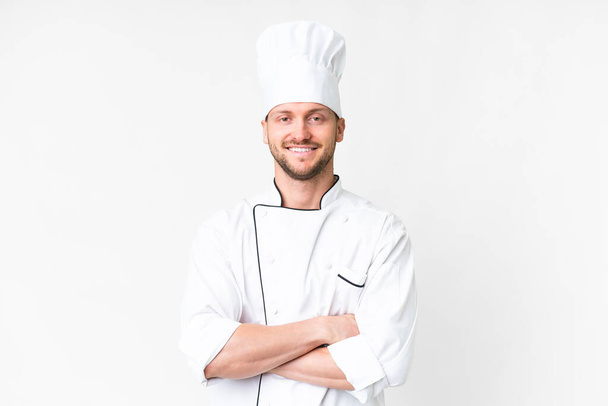 Fiatal kaukázusi szakács izolált fehér háttér tartja a karok keresztbe frontális helyzetben - Fotó, kép