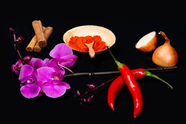 Eine Sammlung indonesischer Zutaten aus der asiatischen Küche. Hochwertiges Foto - Foto, Bild