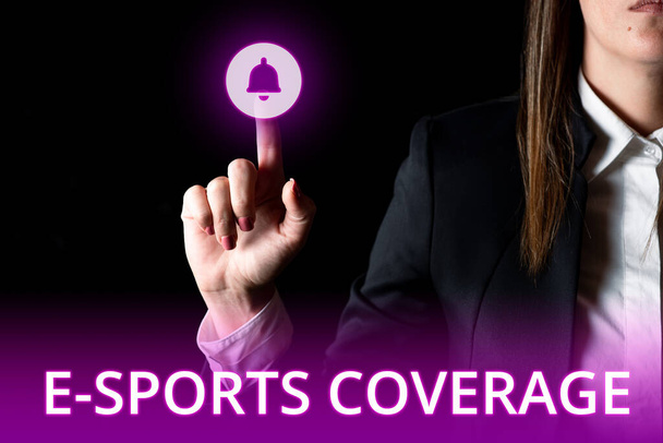 Sinal de texto mostrando E Sports Coverage, conceito de negócio Relatórios ao vivo sobre a mais recente competição esportiva Radiodifusão - Foto, Imagem