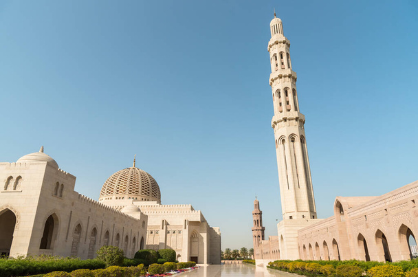 Muscat, Umman, Orta Doğu 'daki Sultan Qaboos Büyük Camii. - Fotoğraf, Görsel
