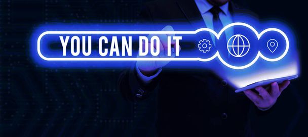 Написавши текст "Ви можете зробити це" (англ. You Can Do It), розгляньте його Про віру в себе - Фото, зображення