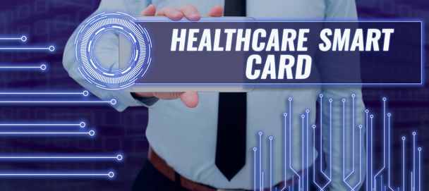 Exibição conceitual Healthcare Smart Card, Internet Concept Um cartão que tem noções básicas de um paciente é registros de saúde - Foto, Imagem