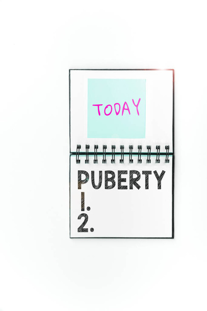 Kézírás szöveg Pubertás, Business bemutatja az időszak válás első képes reprodukálni szexuálisan - Fotó, kép