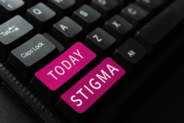 社会のほとんどの人々が持っている不承認の感情のための言葉であるStigmaを表示する記号 - 写真・画像