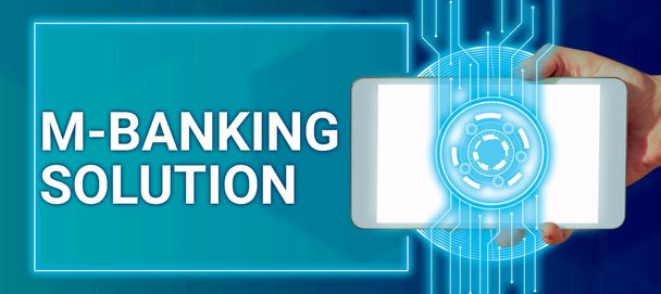 Написание отображения текста M Banking Solution, концептуальное фото доступ к банкингу через приложение на смартфоне - Фото, изображение