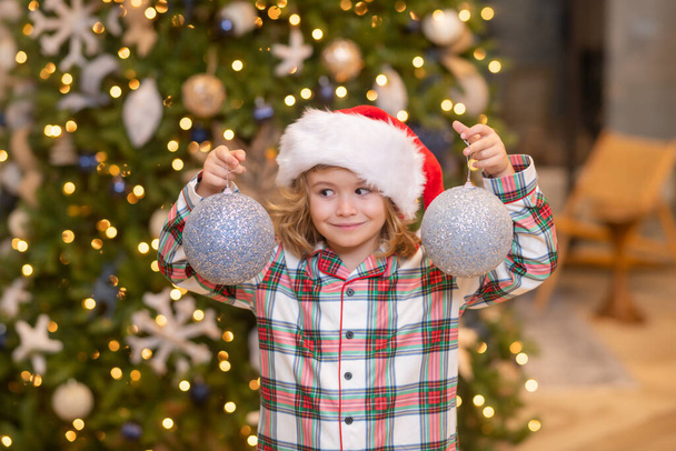 Child preparing for the Christmas and New Year holidays - Φωτογραφία, εικόνα
