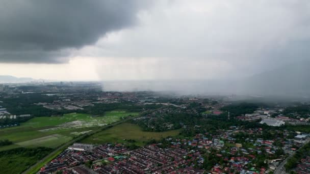 Vue aérienne pluie à Alma, Penang. - Séquence, vidéo
