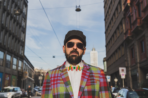 Az emberek kívül Vivienne Westwood divatbemutató épülete Milánó férfi divat héten 2015-re - Fotó, kép
