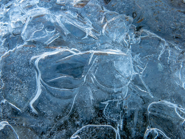 Eis auf dem Bach, Eis im Winter. - Foto, Bild
