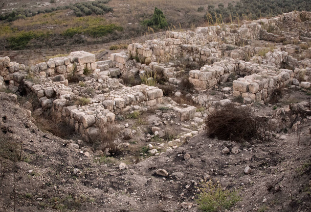 Solomonic Gate, Iron Age πύλη της πόλης στο Tel Gezer με πανοραμική θέα στους πρόποδες των Ιουδαίων Ορέων. Ισραήλ. - Φωτογραφία, εικόνα