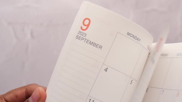 detail záběru kalendáře na tabulku,. - Záběry, video