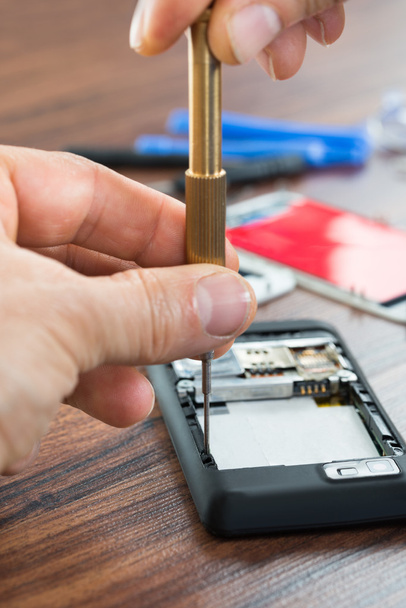 Technician Hand Fixing Cellphone - Фото, изображение