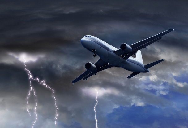 Osobní letadlo blížící se bouřce - Fotografie, Obrázek