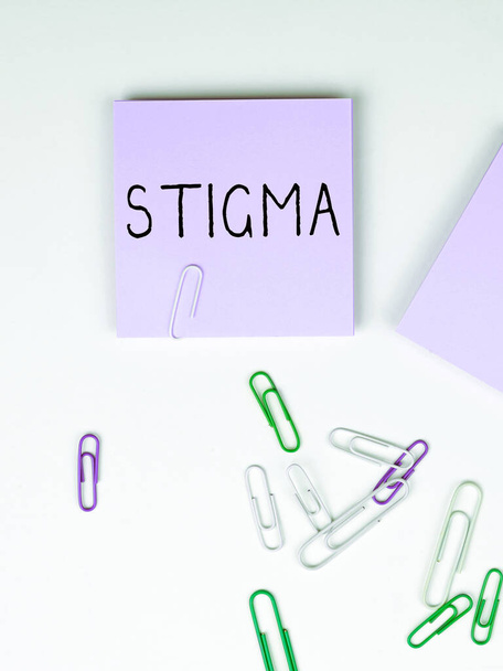 Inspiráló szöveg Stigma, Internet Concept érzés rosszallás, hogy a legtöbb ember a társadalomban - Fotó, kép