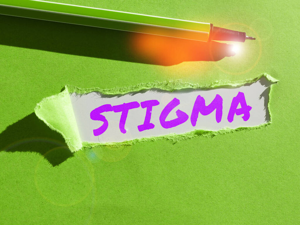 Szöveg megjelenítése Stigma, fogalmi fotó érzés a rosszallás, hogy a legtöbb ember a társadalomban - Fotó, kép