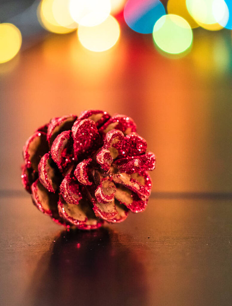 Decoraciones del árbol de Navidad con luces de Navidad - Foto, Imagen