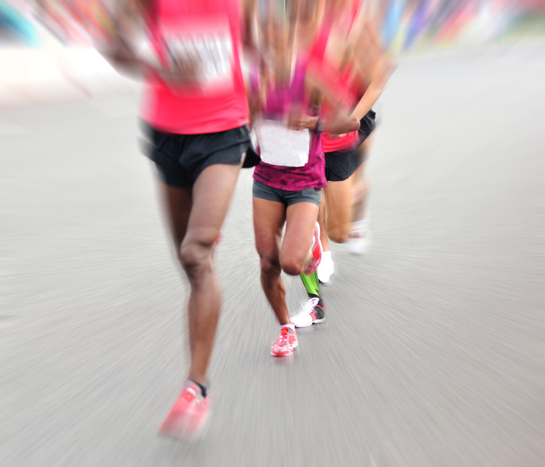 Maraton sporcular Fitness konusunda rekabet - Fotoğraf, Görsel