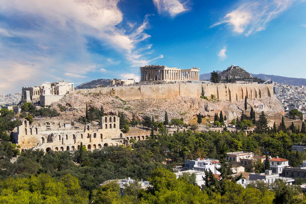 Prachtig uitzicht op de Akropolis en Erechtheion in Athene, Griekenland - Foto, afbeelding