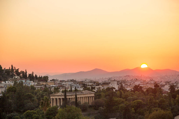 Piękny widok na krajobraz Aten, Grecja - Zdjęcie, obraz