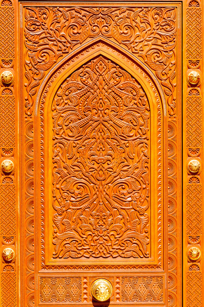 Sculptures en bois sur la porte d'une mosquée, Muscat, Oman
 - Photo, image