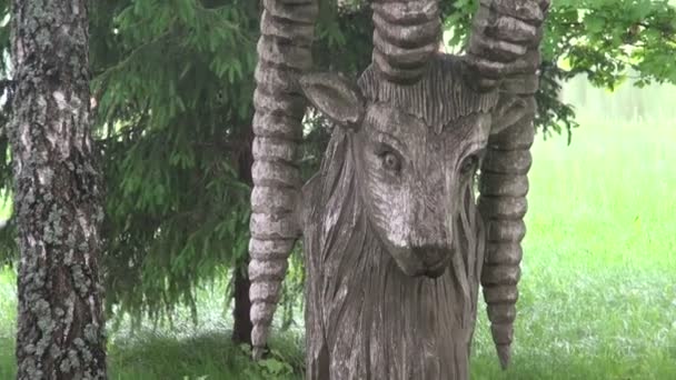 Régi fa kecske szobor resort park - Felvétel, videó