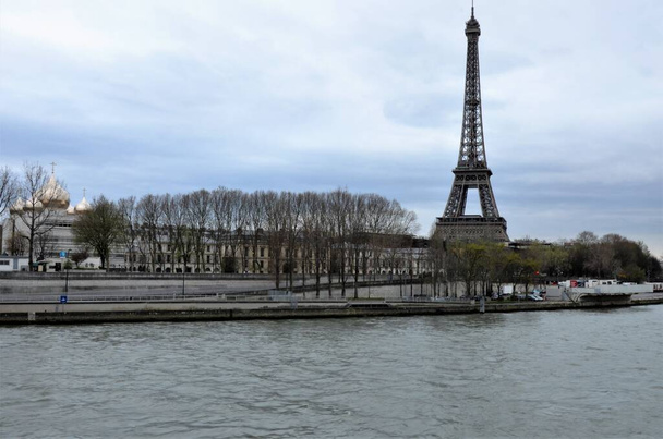 Paris, Fransa 03.22.2017: Paris, Fransa 'da Eyfel Kulesi - Fotoğraf, Görsel