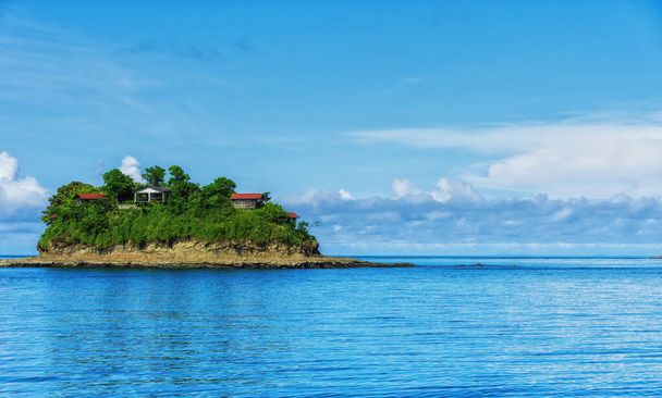 The Pearl Islands, Archipielago de las Perlas ή Islas de las Perlas, είναι μια ομάδα 200 ή περισσότερα νησιά και νησίδες που βρίσκονται περίπου 30 μίλια από την ακτή του Ειρηνικού του Παναμά στον Κόλπο του Παναμά. - Φωτογραφία, εικόνα
