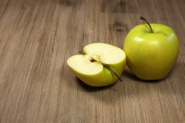 Eineinhalb Äpfel - Zdjęcie, obraz
