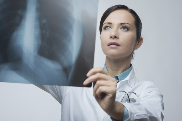 Doctor examining x-ray - Фото, изображение