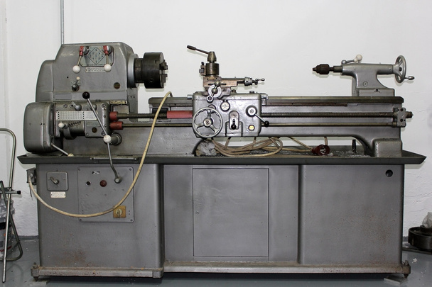 μηχανή τόρνου σε ένα εργαστήριο - Φωτογραφία, εικόνα