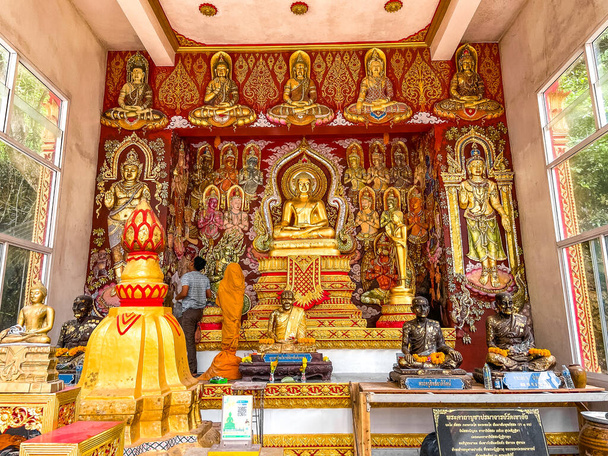 Templo cueva Wat Khao Aor, en Phattalung, Tailandia. Foto de alta calidad - Foto, imagen
