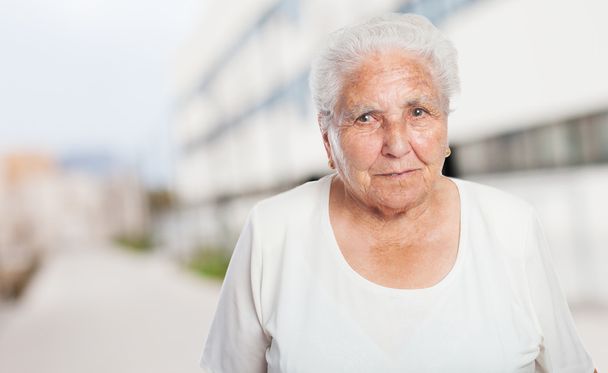 Adorable twarz starszej kobiety - Zdjęcie, obraz