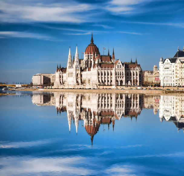 Parlament, a Duna, Budapest, Magyarország - Fotó, kép