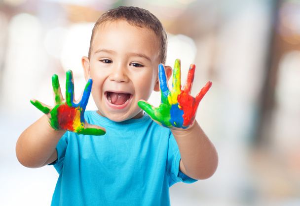 Roztomilé dítě hrát si s barvou - Fotografie, Obrázek